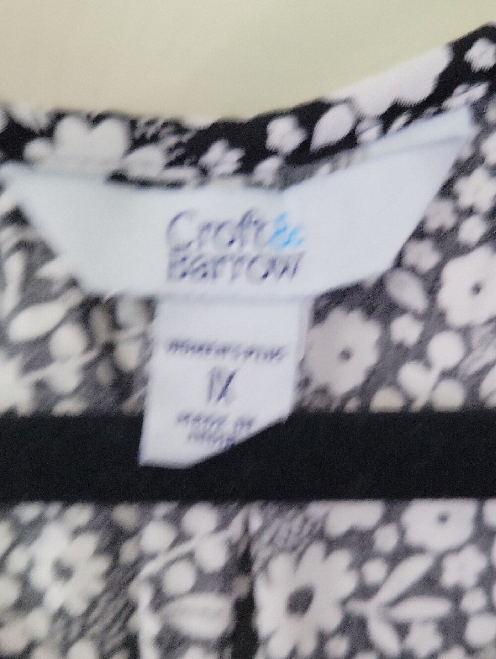 croft & barrow Black and White Floral Sleeveless Tank Blouse - Picture 3 of 5